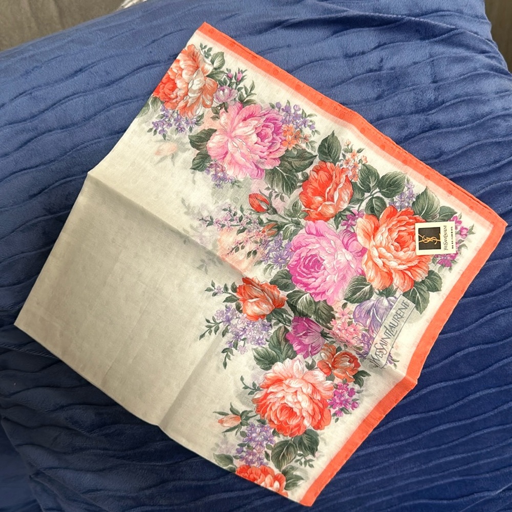 UNUSED with TAG YSL SQUARE SCARF